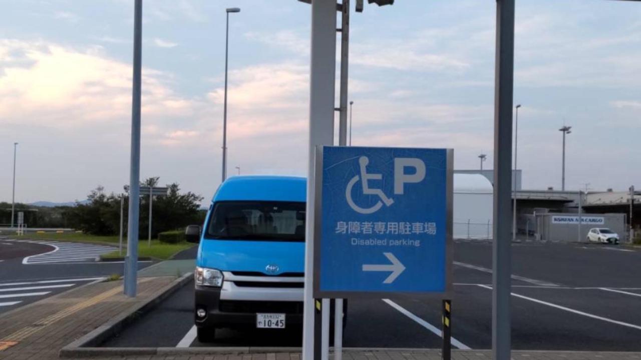 Toyoko Inn Kitakyushu Airport Bagian luar foto