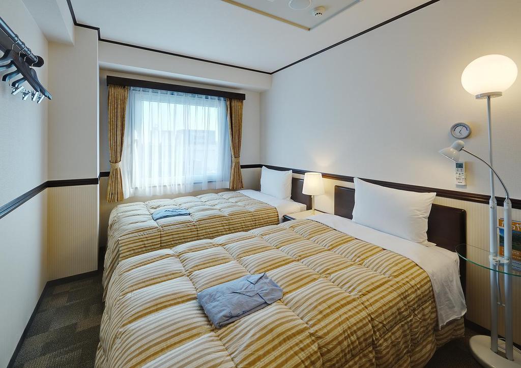 Toyoko Inn Kitakyushu Airport Bagian luar foto